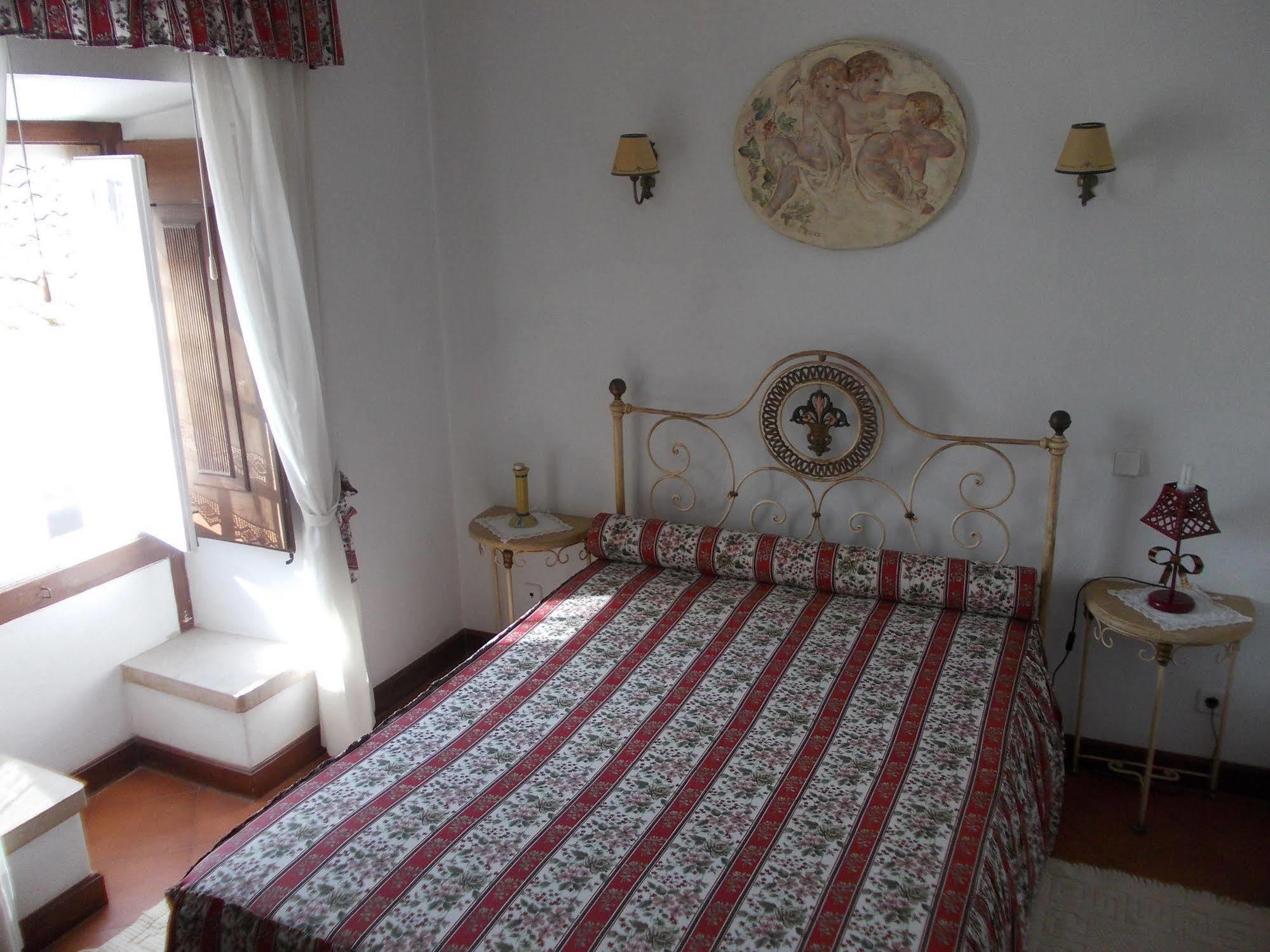 Casa De S. Thiago Do Castelo Hotel Óbidos Buitenkant foto